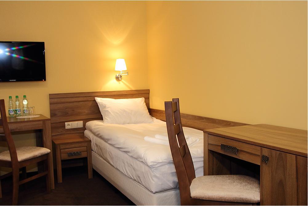 Hotel Ambasada Krobia Cameră foto